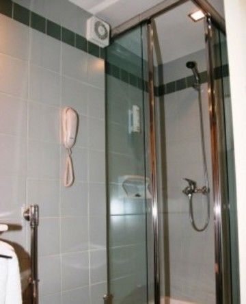 Athinais Otel