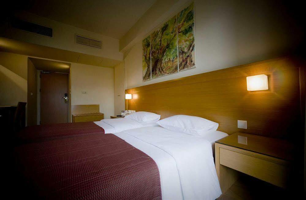 Athinais Otel